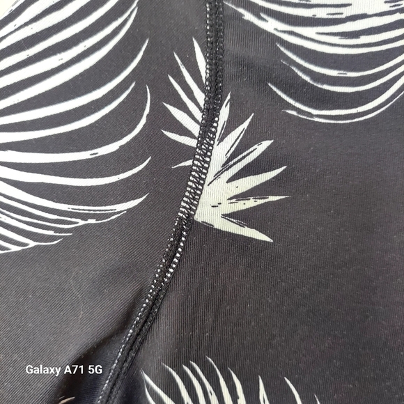 Hurley Womens Full Zip Long Sleeve Hooded Black White Floral Rashguard Sz S - Picture 11 of 16